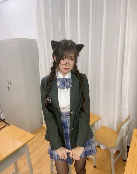 欧美时尚博主街拍照片_1080免费在线播放